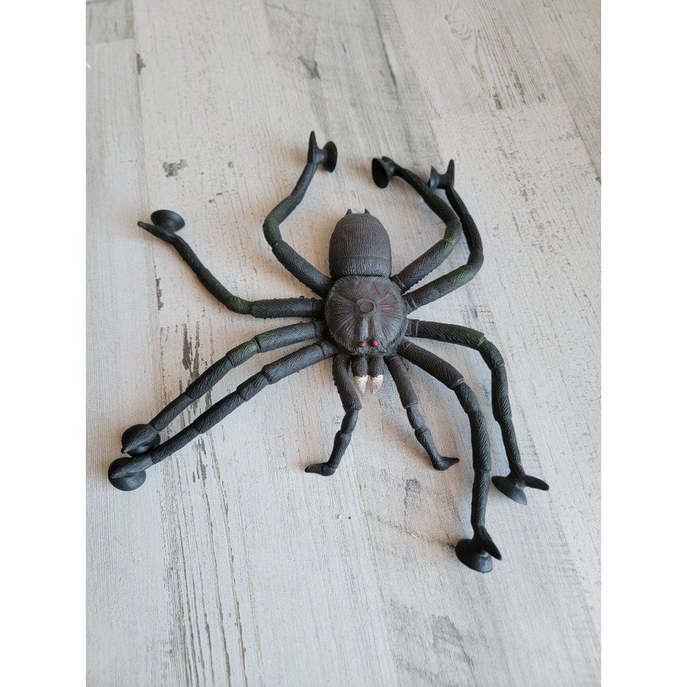 Rubber spider window‎ cleaning Halloween tarantula prop decor